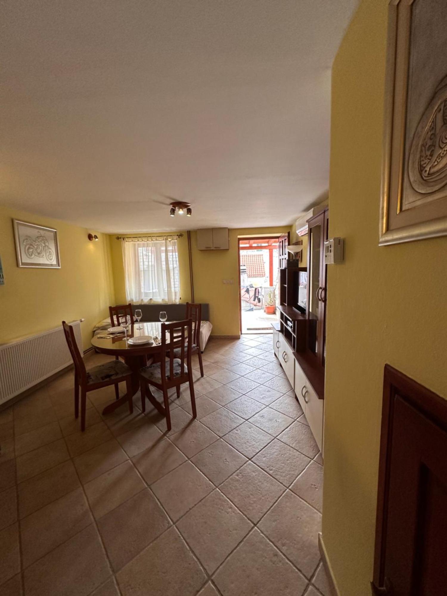 Apartman Lana Kastela Luaran gambar